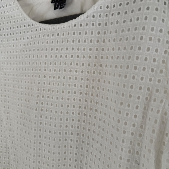 Holt Renfrew | Theory | Size M | White Mesh Panel Short Sleeve Top - Picture 4 of 5